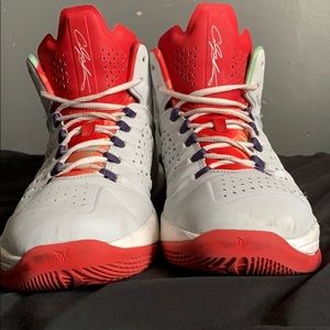 Basketball shoes